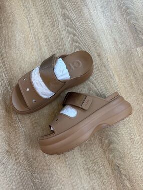 NWOT CROCS Women’s Soho Two Strap Sandal Tan Sepia W7